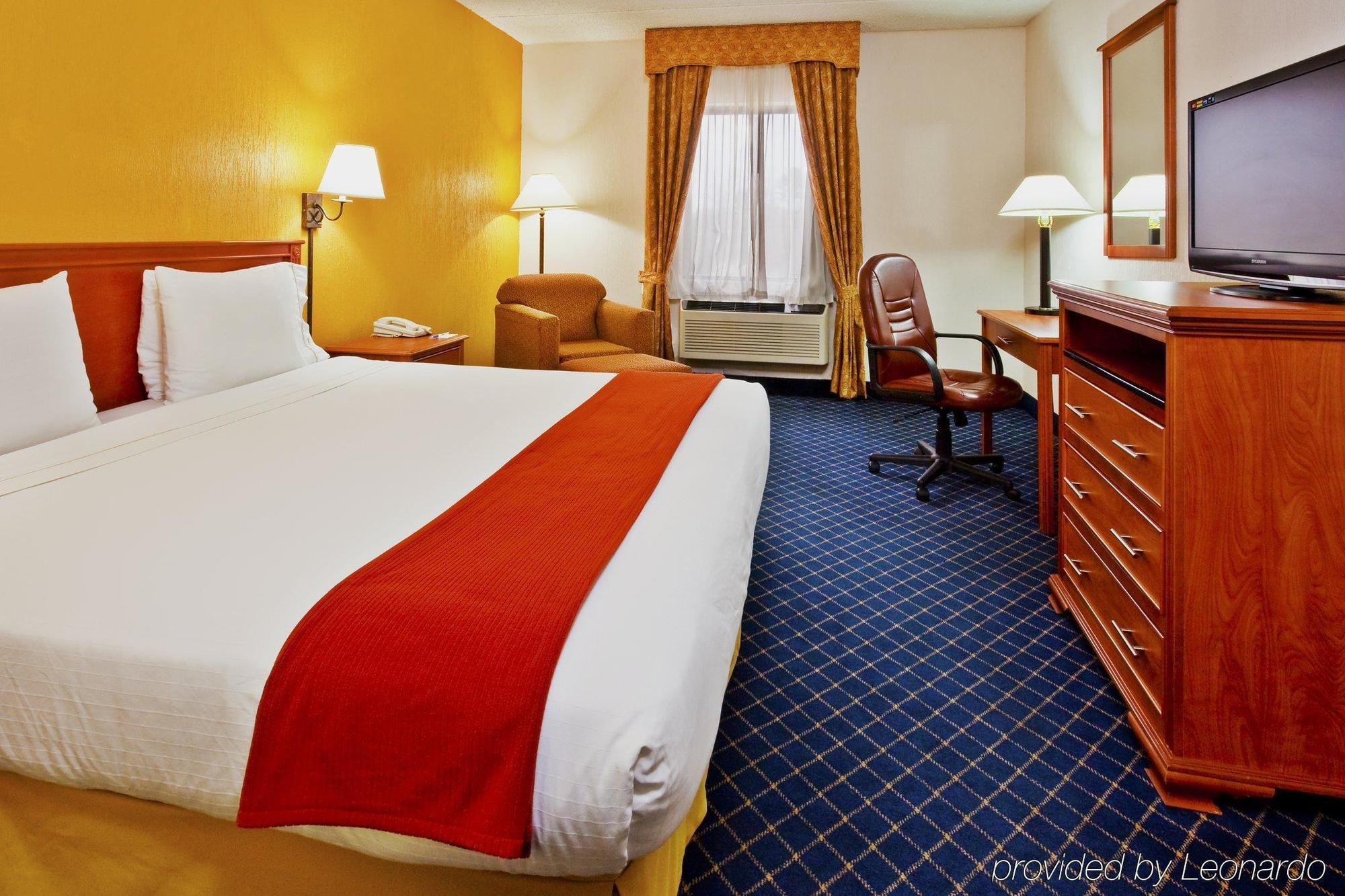 Holiday Inn Express & Suites Nashville-I-40 & I-24 Esterno foto